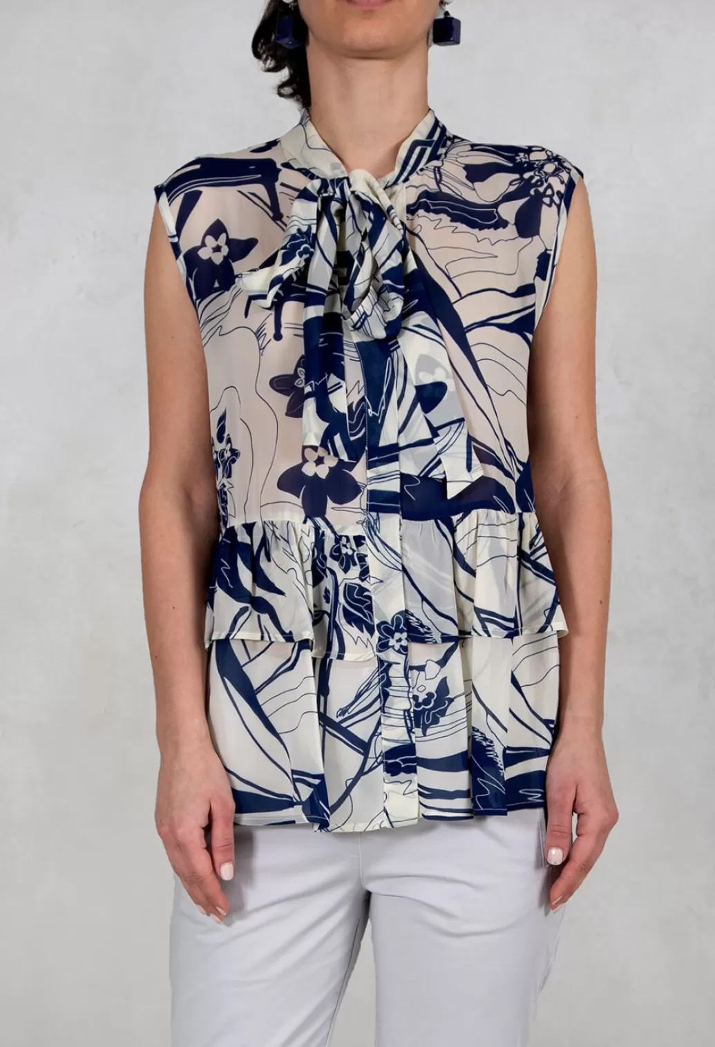 Shirts & Blouses^Beatrice B Sleeveless Blouse In Light Blue